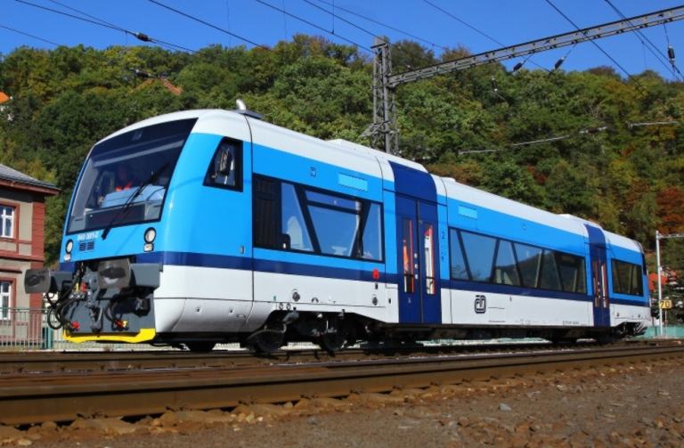 Liberecký kraj vypíše výběrové řízení na spěšné vlaky na trati do Německa